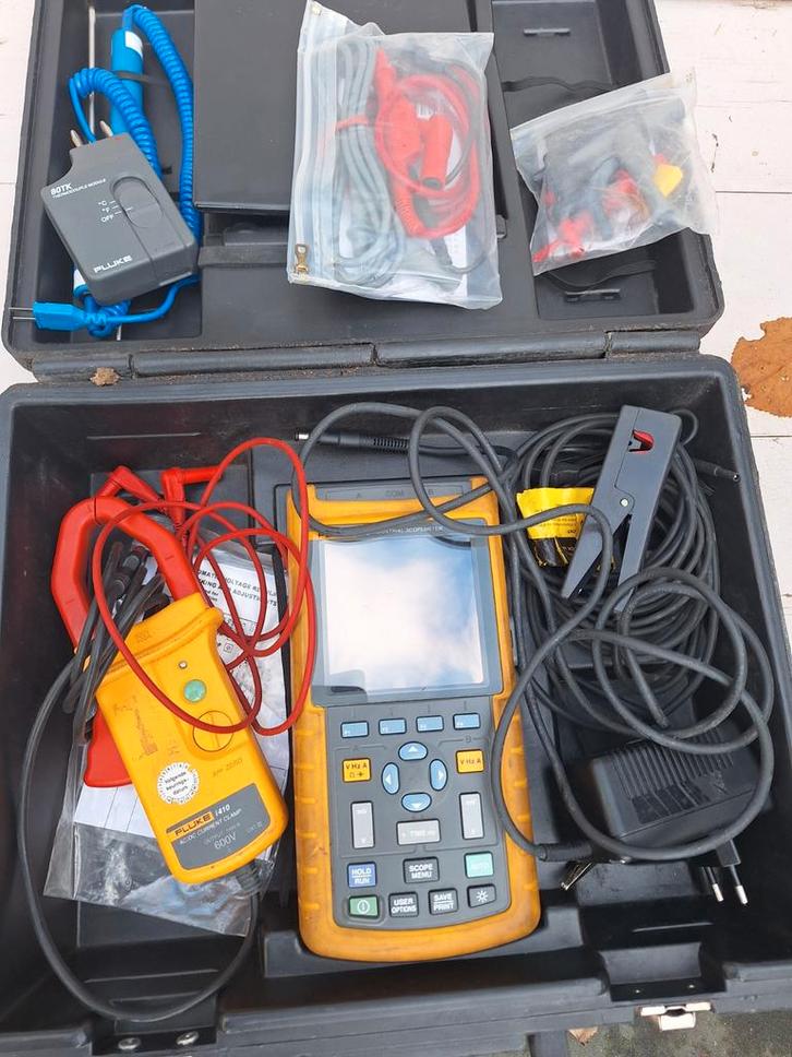 Fluke 123 Scopemeter + Stroomtang i410 + Accessoires, Doe-het-zelf en Verbouw, Meetapparatuur, Gebruikt, Overige meters, Ophalen of Verzenden