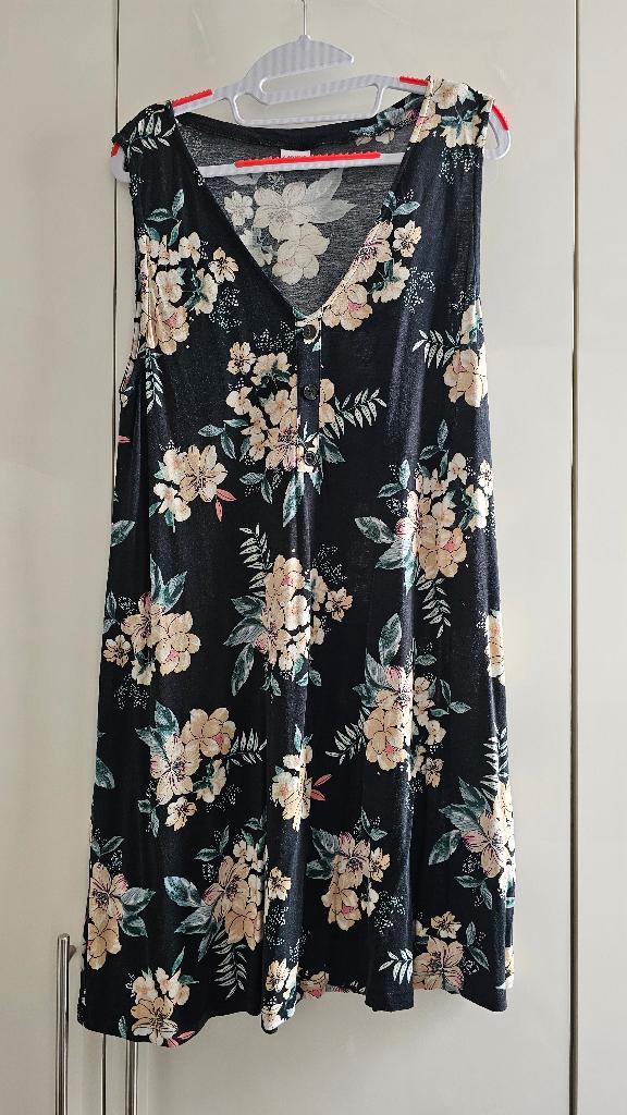 Lascana Otto🍀Mooi jurkje zwart Mt 42🌿🌿In mooie staat, Kleding | Dames, Jurken, Zo goed als nieuw, Maat 42/44 (L), Zwart, Knielengte