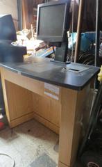 Computerdesk met scherm en barcode scanner, Computers en Software, Ophalen, Gebruikt, Overige typen, Onbekend