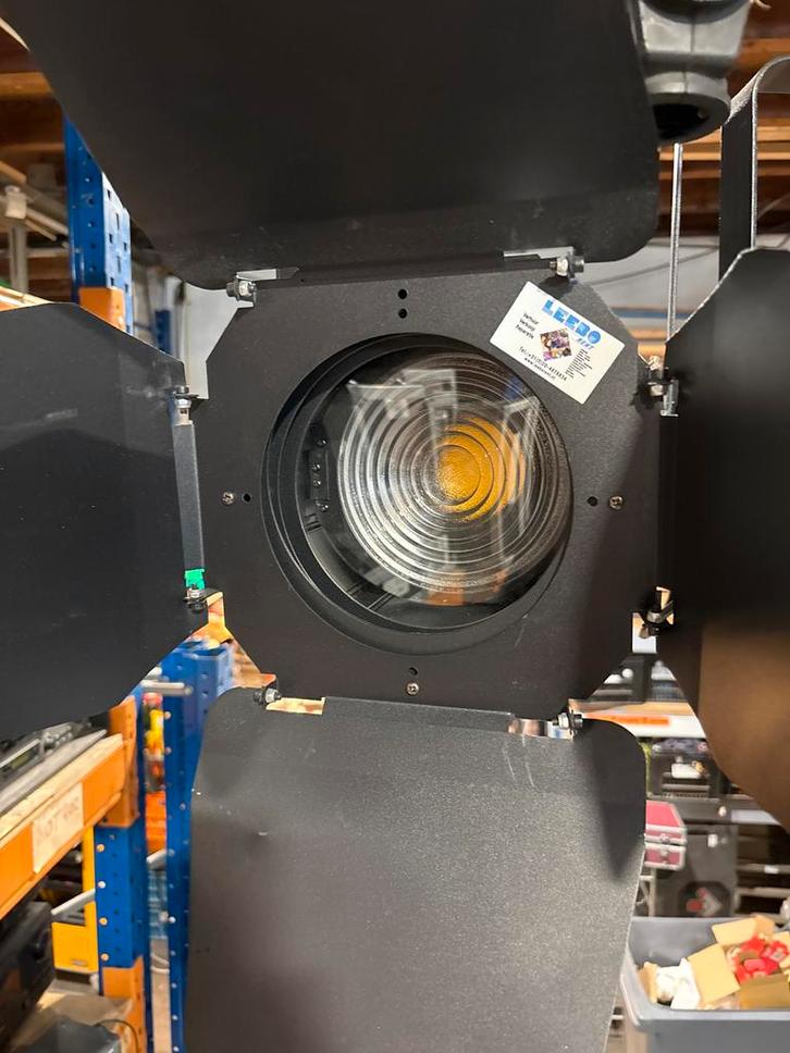 Showtec Performer LED 60 Fresnel DMX Theaterlamp, Muziek en Instrumenten, Theaterbelichting, Gebruikt, Ophalen