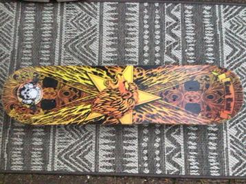 Groot skateboard beschikbaar voor biedingen