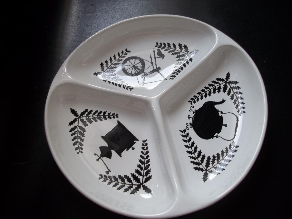 Schaal met 3 vakken voor zoutjes of nootjes, Huis en Inrichting, Gebruikt, Ophalen of Verzenden, Schaal of Schalen, Overige stijlen