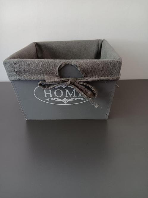 Grijs houten opbergmandje met stoffen voering – HOME, Huis en Inrichting, Woonaccessoires | Schalen en Manden, Zo goed als nieuw