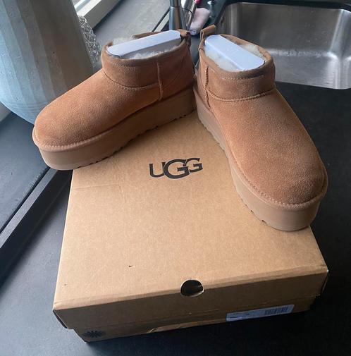 Nieuw in de doos UGG Classic mini platform maat 39, Kleding | Dames, Schoenen, Nieuw, Lage of Enkellaarzen, Beige, Ophalen of Verzenden