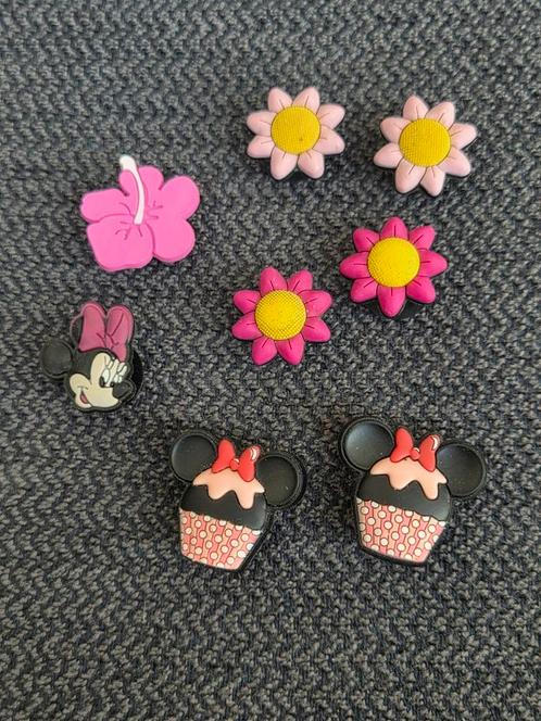 Jibbitz shoe charms Minnie en roze bloemetjes set, Kinderen en Baby's, Kindermode-accessoires, Zo goed als nieuw, Ophalen of Verzenden