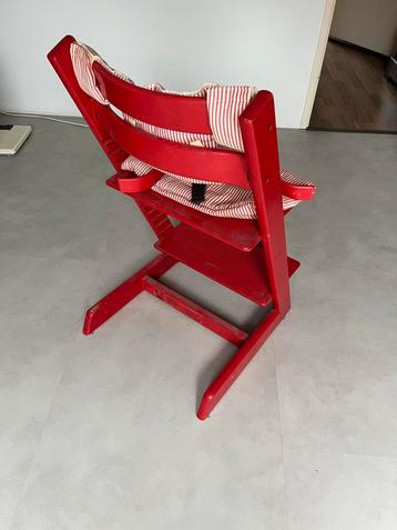 Twee rode Stokke Tripp Trapp beschikbaar voor biedingen