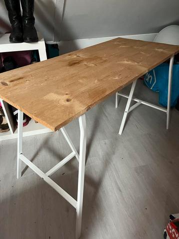 Grenen bureau met Schagen frame beschikbaar voor biedingen