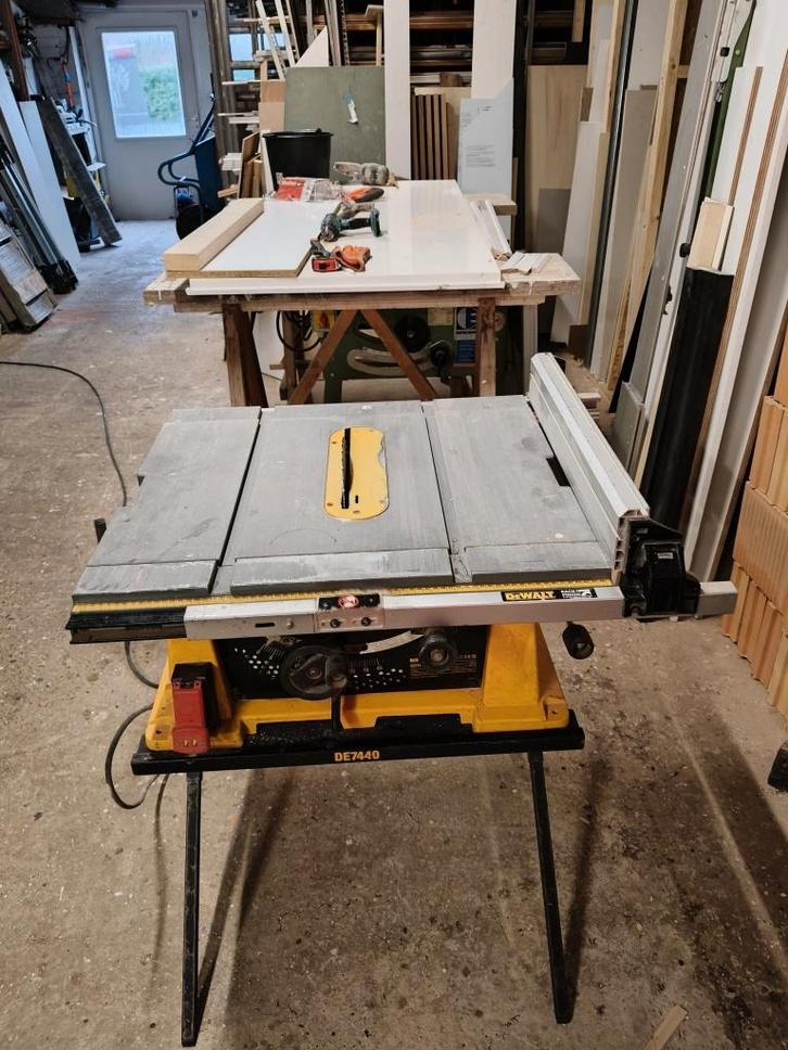 DeWalt DW744XP-QS zaagtafel met onderstel, Doe-het-zelf en Verbouw, Gereedschap | Zaagmachines, Gebruikt, Cirkelzaag, 1200 watt of meer