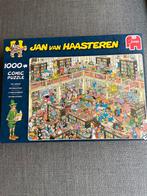 Jan van Haasteren - De Bibliotheek - 1000 stukjes, Hobby en Vrije tijd, Denksport en Puzzels, Ophalen of Verzenden, 500 t/m 1500 stukjes