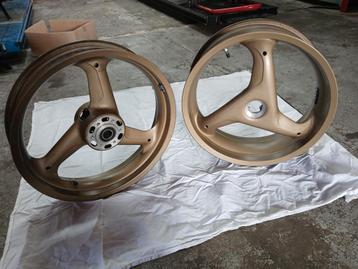 Ducati voor en achtervelg 916/996/748 beschikbaar voor biedingen