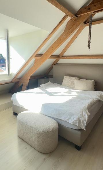 Tweepersoonsbed 200x180 met matrassen beschikbaar voor biedingen