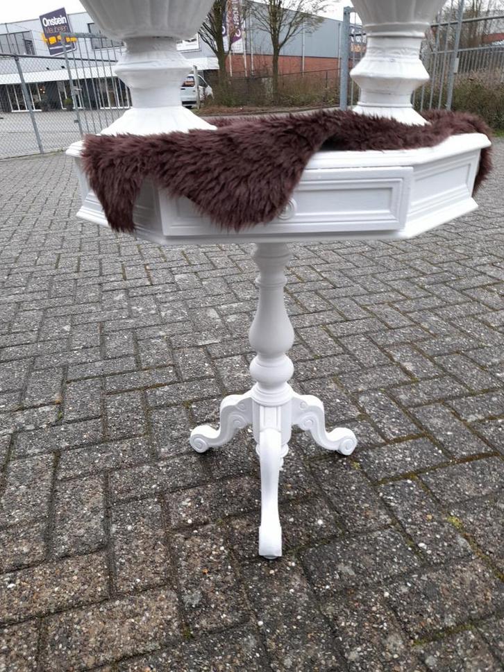 Witte brocante side bijzet tafeltje ca 60.cm.breed, Huis en Inrichting, Tafels | Bijzettafels, Zo goed als nieuw, Rechthoekig