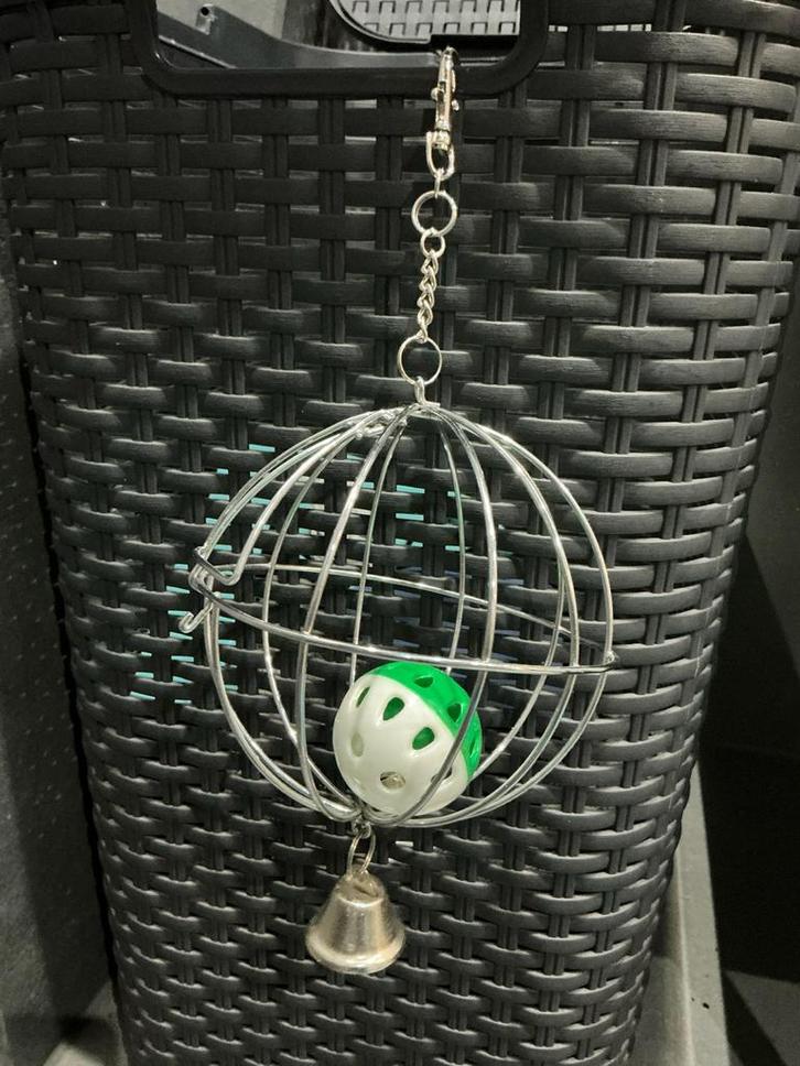 Metalen hooibal met bel – hooispeeltje voor knaagdieren, Dieren en Toebehoren, Knaagdieren en Konijnen | Toebehoren, Zo goed als nieuw