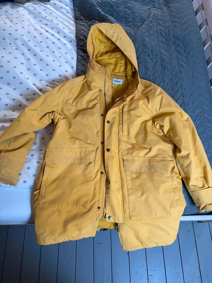 Warme Gele Weekday Parka - Maat L, Kleding | Heren, Jassen | Winter, Zo goed als nieuw, Geel, Ophalen of Verzenden