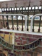 Oude  paal zeer zwaar plus smeedijzeren hekken, Ophalen