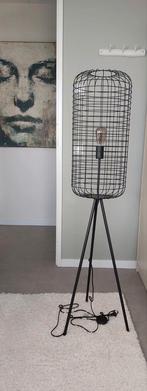 Mooie zwarte metalen lamp, Huis en Inrichting, Lampen | Vloerlampen, Ophalen, Zo goed als nieuw, Metaal, 100 tot 150 cm