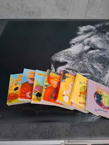 7 dik kartonnen sprookjes boekjes (prijs is alle 7) beschikbaar voor biedingen