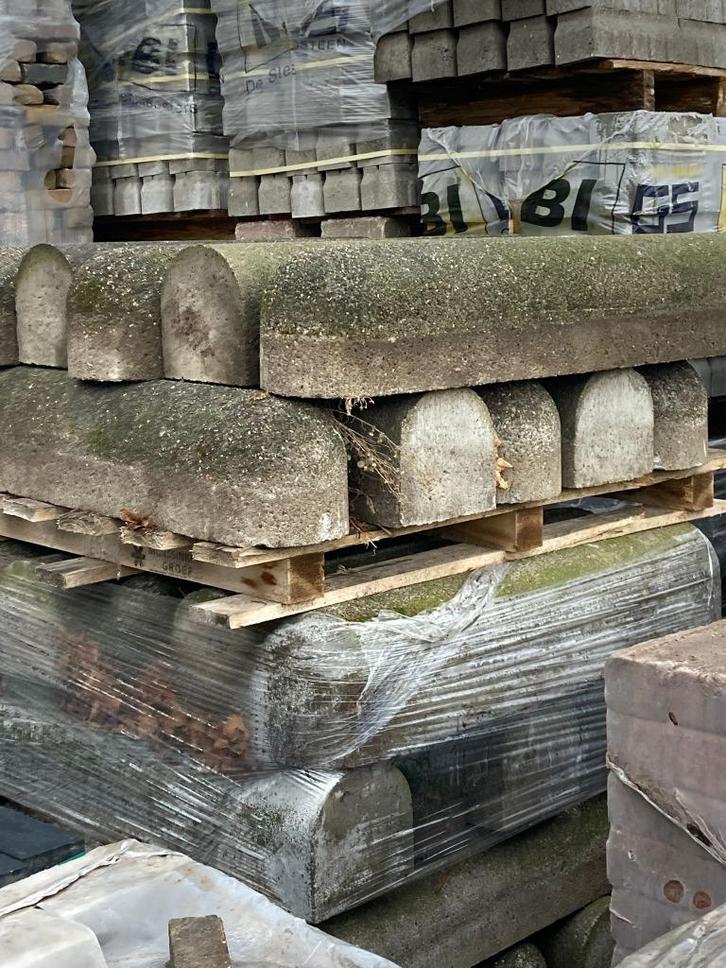 Stootbanden 1x rond, 1x recht (P08), Tuin en Terras, Tegels en Klinkers, Gebruikt, Overige typen, Beton, 10 m² of meer, Ophalen