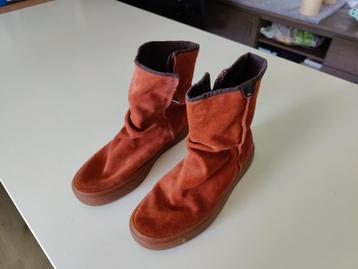 Suede laarsjes, maat 42 beschikbaar voor biedingen