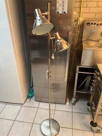 Vloerlamp rvs beschikbaar voor biedingen