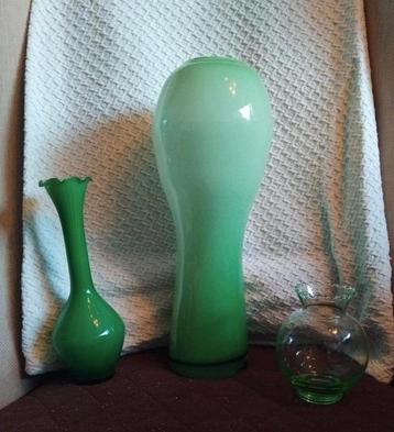 Design Vaas van Groen glas. beschikbaar voor biedingen