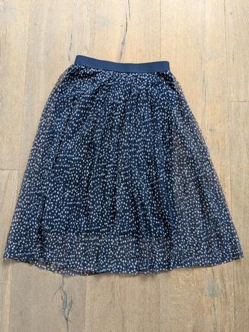 Lange rok maat 134-140 donkerblauw met witte stippen beschikbaar voor biedingen