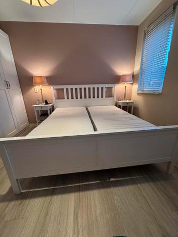 Ikea Hemnes bed 180x200 +verstelbare Auping en matrassen - afbeelding 2