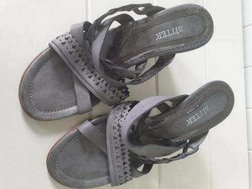 Bitter  |  sandaaltjes/ muiltjes  |  maat 38, Kleding | Dames, Schoenen, Zo goed als nieuw, Sandalen of Muiltjes, Grijs, Ophalen of Verzenden