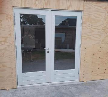 Tuindeuren openslaande deuren
Met kozijn
Dubbelglas
 beschikbaar voor biedingen