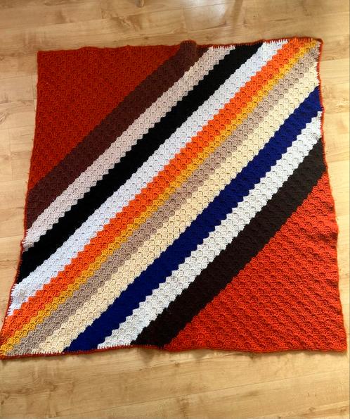 Vintage handgemaakte gehaakte deken / kleed, Huis en Inrichting, Woonaccessoires | Plaids en Woondekens, Gebruikt, Ophalen of Verzenden
