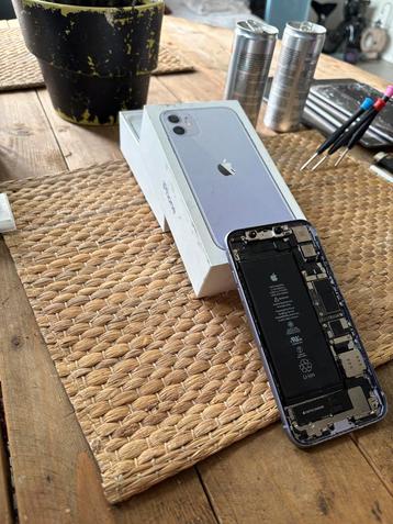 iPhone 11 (defect) - Paars - Perfecte achterkant beschikbaar voor biedingen