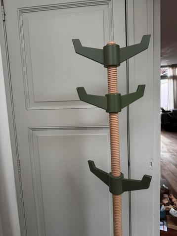 Puik Design Maple Kapstok - Ka-Lai Chan beschikbaar voor biedingen