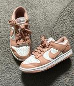 Roze Nike Dunk Low, Ophalen of Verzenden, Zo goed als nieuw, Roze, Sneakers of Gympen