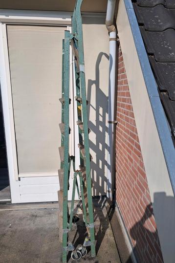 Verrijdbare ladder van kaiserkraft.  beschikbaar voor biedingen