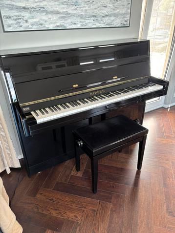 Piano Rippen Zwart hoogglans, met studiepedaal beschikbaar voor biedingen