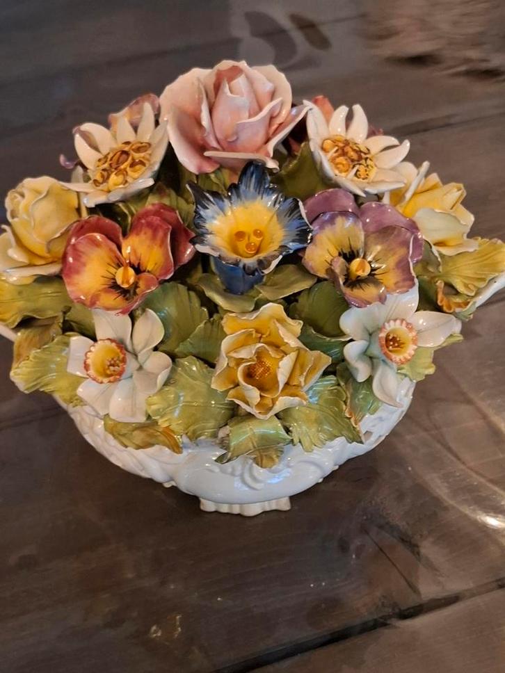 Vintage Capodimonte Bloemen Boeket, Antiek en Kunst, Antiek | Keramiek en Aardewerk, Ophalen of Verzenden
