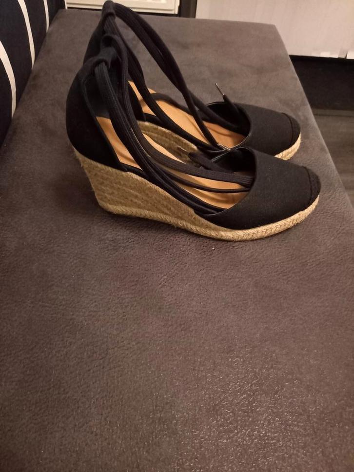 Splinternieuwe zwarte espedrilles maat 38.Prijs 15.-, Kleding | Dames, Schoenen, Nieuw, Espadrilles of Moccasins, Zwart, Ophalen of Verzenden
