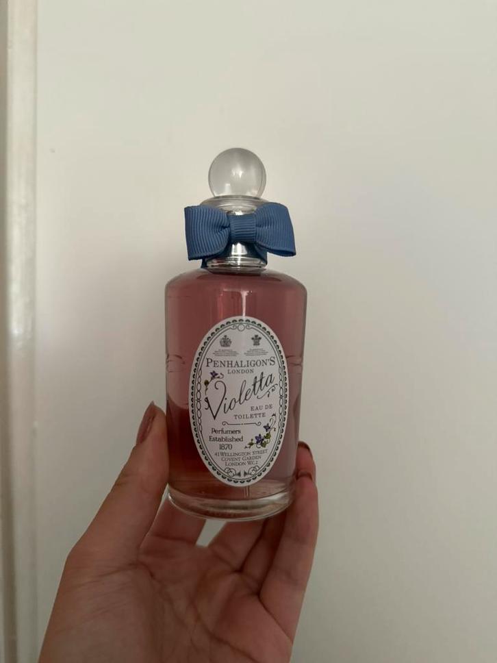 Penhaligon’s Violetta EDT 100ml ZELDZAAM!! discontinued💓✨, Verzamelen, Parfumverzamelingen, Zo goed als nieuw, Parfumfles, Gevuld