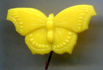 Vlinder geel plastic speldje ( N_108 ) beschikbaar voor biedingen