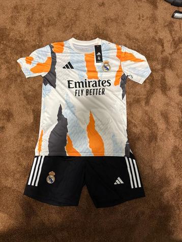 Real Madrid Tenue Nieuw met Kaartje beschikbaar voor biedingen