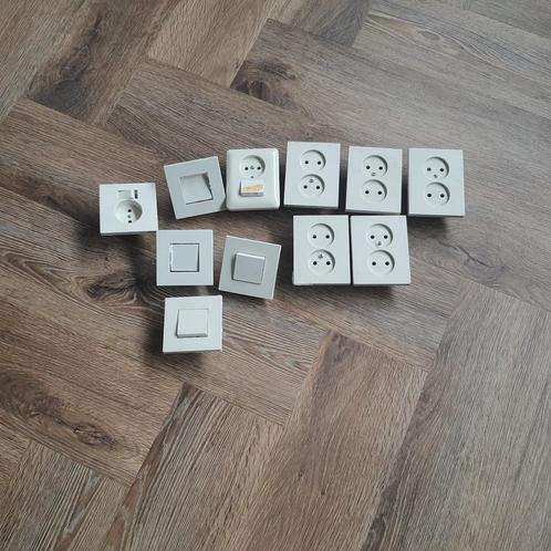 Diverse stopcontacten en schakelmateriaal, Doe-het-zelf en Verbouw, Elektra en Kabels, Gebruikt, Ophalen