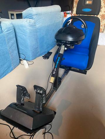 GameRacer racestoel met Thrustmaster stuur en pedalen beschikbaar voor biedingen