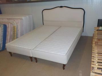 mooie kwaliteit 2 boxsprings 90 x 210 cm met hoofdboord  beschikbaar voor biedingen