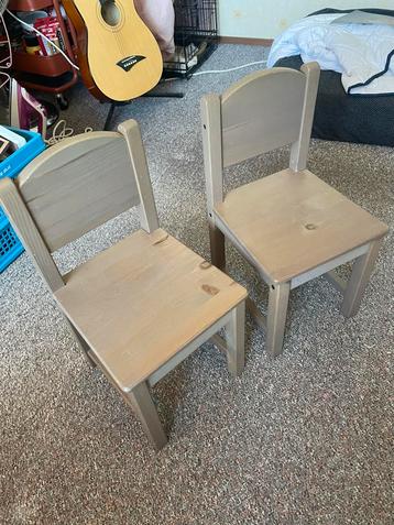 Twee kinderstoeltjes van Ikea beschikbaar voor biedingen