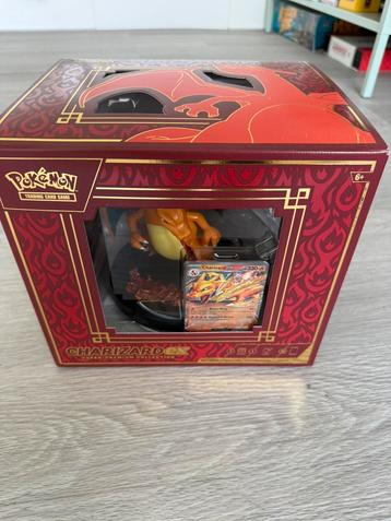 Charizard box te koop beschikbaar voor biedingen