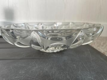 Fruitschaal van kristal beschikbaar voor biedingen