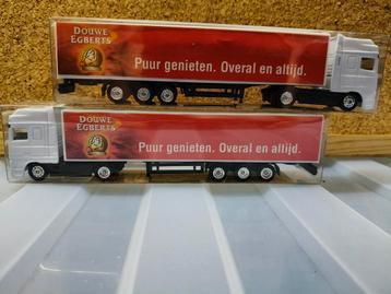Nieuw! 2x Model vrachtwagen Douwe Egberts beschikbaar voor biedingen