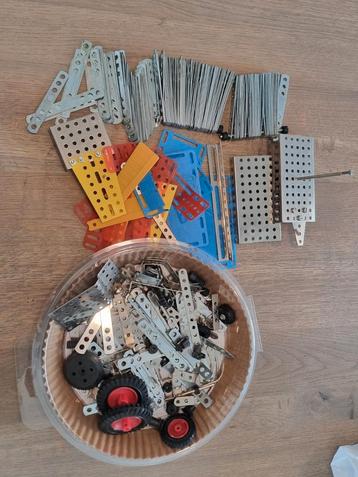 Meccano metaal en plastic beschikbaar voor biedingen
