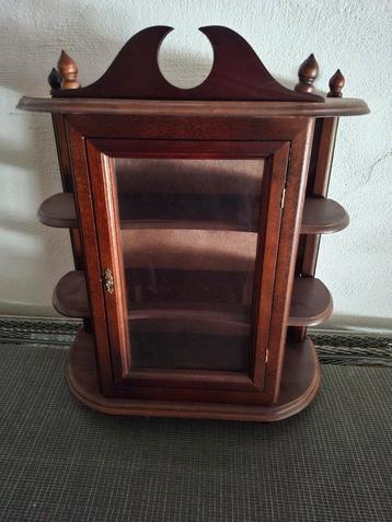 Vitrinekast, hangkast,vintage,houten beschikbaar voor biedingen