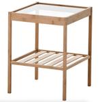 Ikea nesna nachtkastje/bijzet tafel glas bamboe, Huis en Inrichting, Slaapkamer | Nachtkastjes, Ophalen, Minder dan 45 cm, Minder dan 55 cm